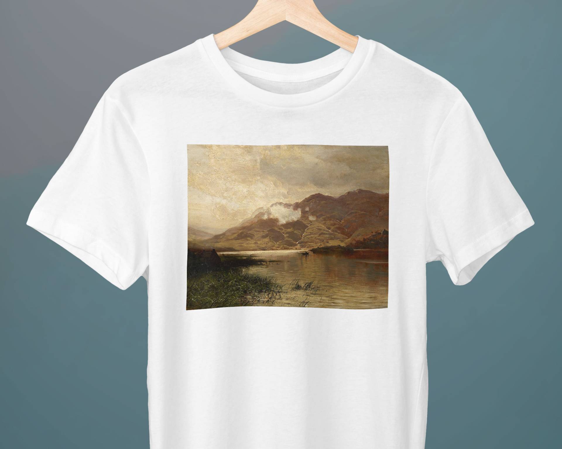 Loch Lomond, Arthur Parton Malerei, Unisex T-Shirt, Kunst Geschenk Für Sie, Ihn, Kunstliebhaber von Exhibilirio