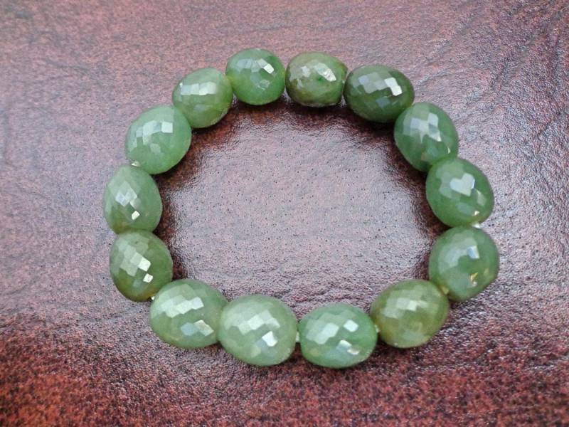 10 Und 11 Mm Nephrit Jade Facettiertes Trommelperlenarmband. S403 10 Und 11 Mm Nephrit Jade Facettiertes Trommelperlenarmband. S403 von Eximha