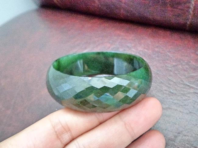 55 Mm Nephrit Jade Facettierter Armreif. S405 55 Mm Nephrit Jade Facettierter Armreif. S405 von Eximha