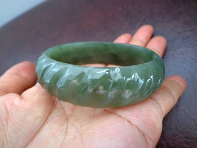 58 Mm Nephrit-Jade-streifen-Schleifarmreif. S6 58 Mm Nephrit-Jade-streifen-Schleifarmreif. S6 von Eximha