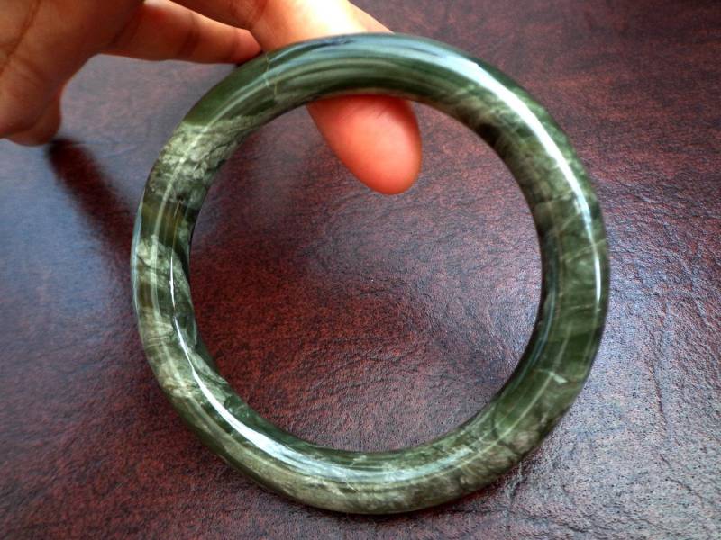 61 Mm Nephrit-Jade-Armreif. S135 61 Mm Nephrit-Jade-Armreif. S135 von Eximha