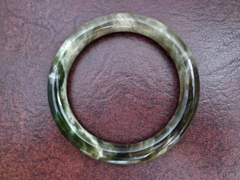 61 Mm Nephrit-Jade-Armreif. S156 von Eximha