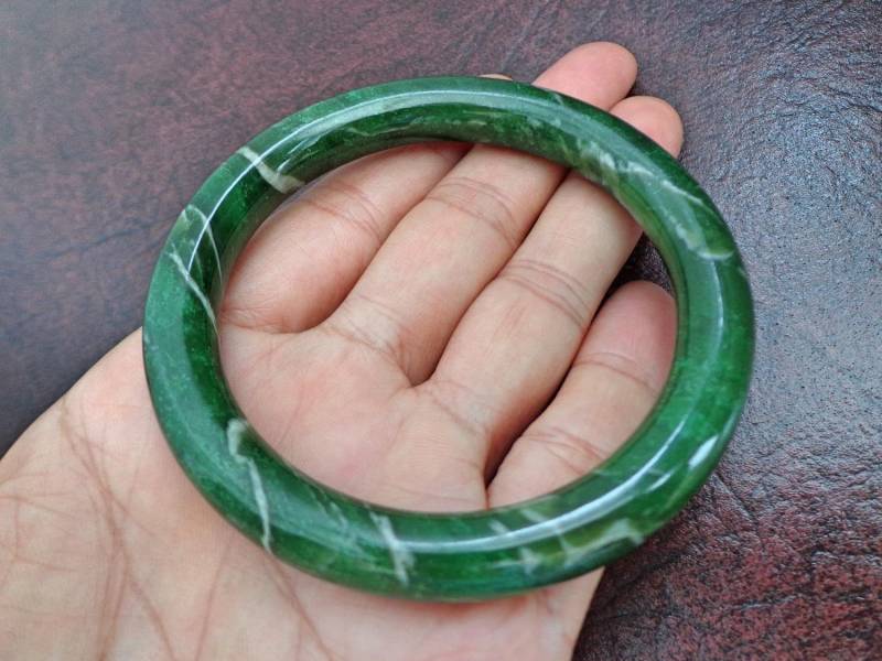 61 Mm Nephrit-Jade-Armreif. S208 von Eximha