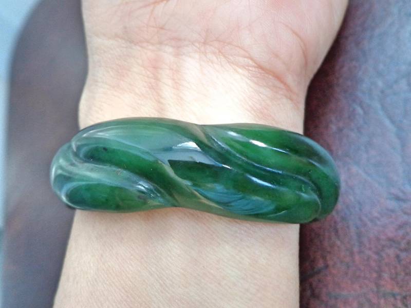 61 Mm Nephrit Jade Wellen-Armreif. S151 von Eximha
