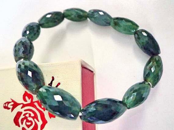 8 Und 16 Mm Nephrit Jade Facettiertes Trommelperlenarmband. S414 8 Und 16 Mm Nephrit Jade Facettiertes Trommelperlenarmband. S414 von Eximha