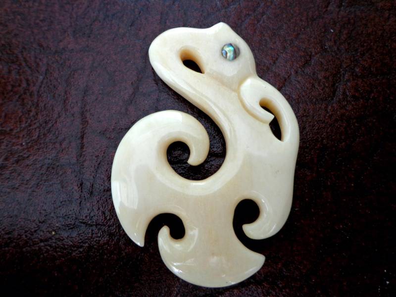 Conch Auge Und Knochen Schwan Anhänger. B29 von Eximha