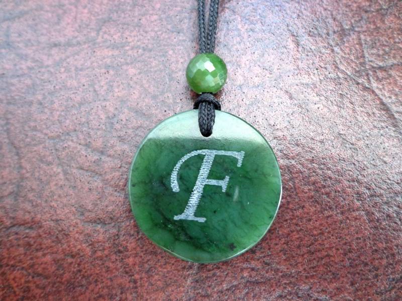 Nephrit F Hauptstadt Anhänger Und Funkeln Facettierte Runde Perle. S55 von Eximha