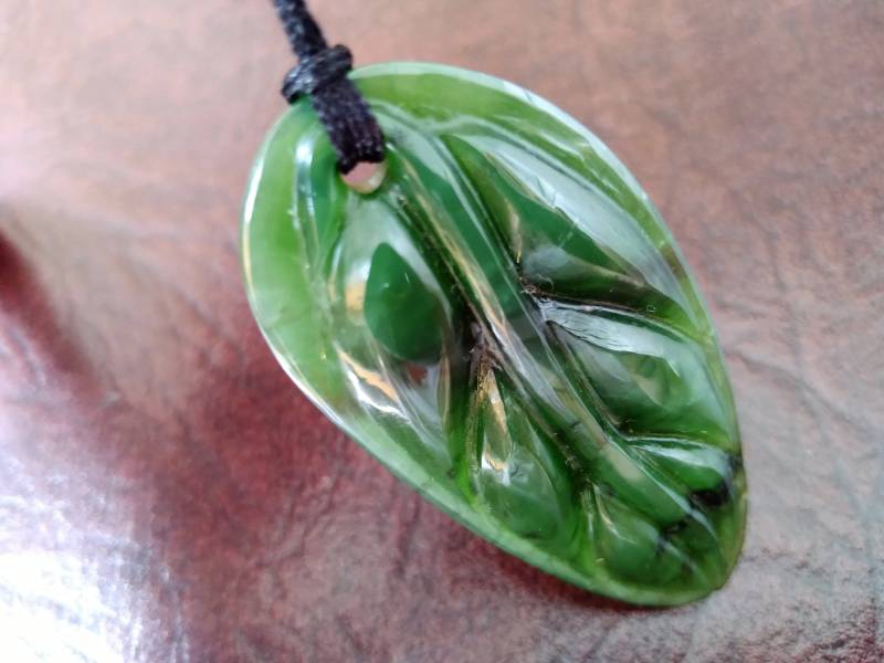 Nephrit Jade Blatt Anhänger. S281 Nephrit Jade Blatt Anhänger. S281 von Eximha