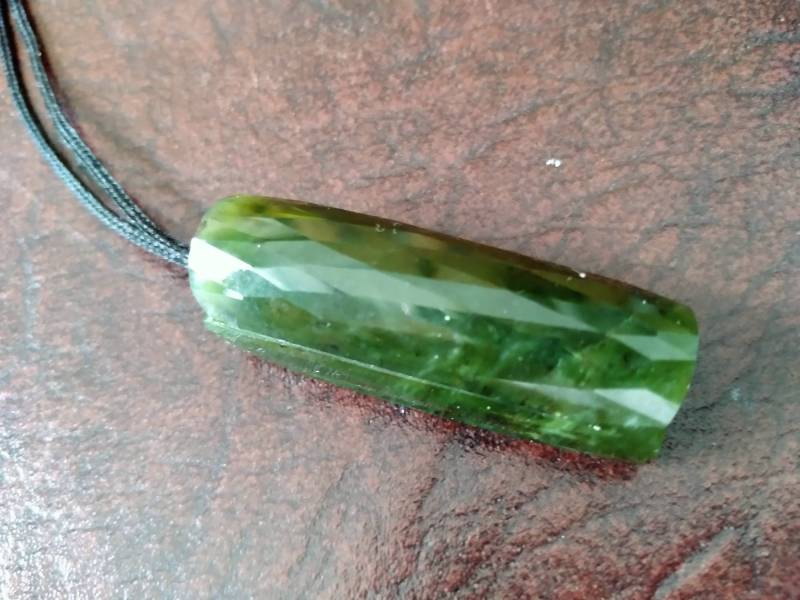 Nephrit Jade Facettierte Schatulle Anhänger. S267 von Eximha