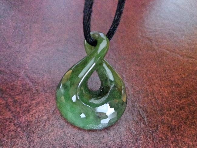 Nephrit Jade Funkeln Facettiert Twist Anhänger. S48 von Eximha