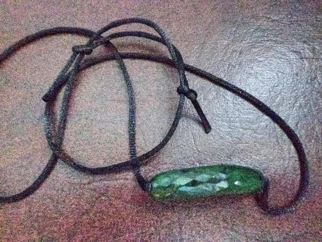 Nephrit Jade Funkeln Facettierter Halbmond Anhänger. S492 von Eximha