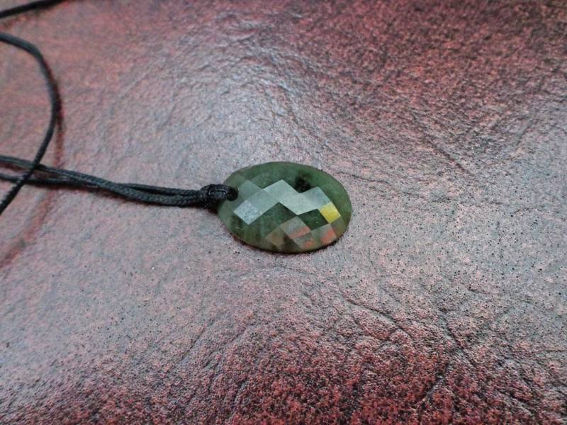 Nephrit Jade Funkeln Facettierter Ovaler Cabochon Anhänger. S424 von Eximha