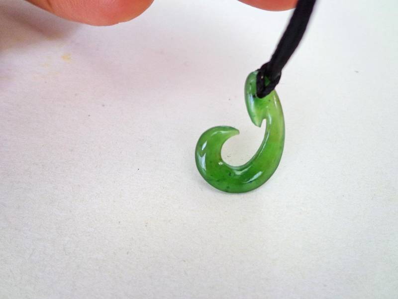 Nephrit Jade Haken Anhänger. S79 von Eximha
