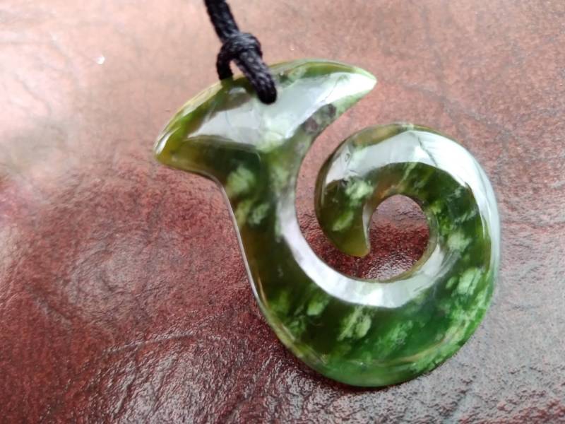Nephrit Jade Haken Anhänger. S87 von Eximha