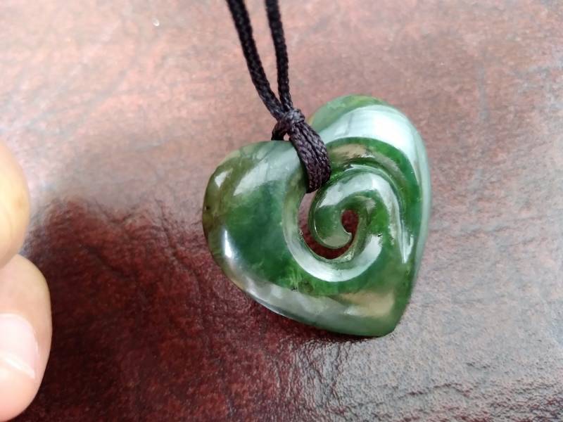 Nephrit Jade Koru Herz Spiral Anhänger. S358 Nephrit Jade Koru Herz Spiral Anhänger. S358 von Eximha