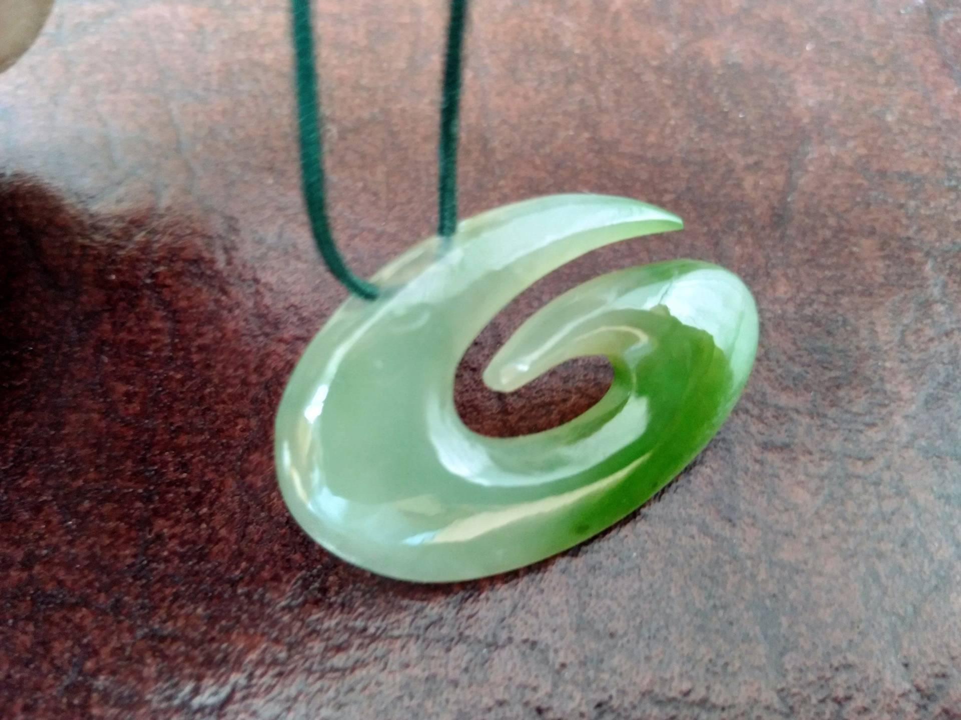 Nephrit Jade Maori Koru Anhänger - S504 von Eximha