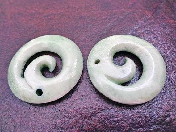 Nephrit Jade Maori Koru Ohrringe. S356 von Eximha