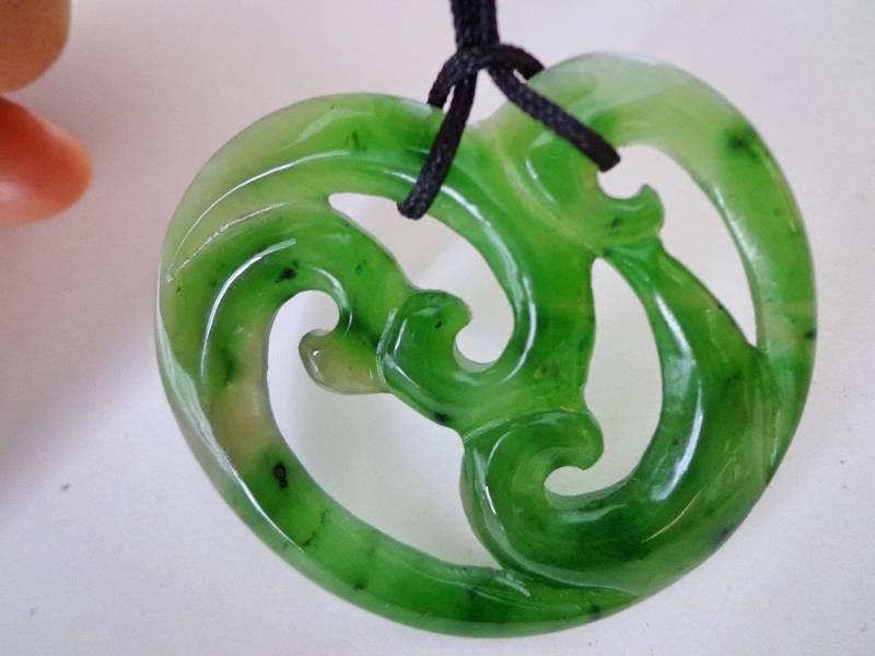 Nephrit Jade Spiral Herz Anhänger. S18 von Eximha
