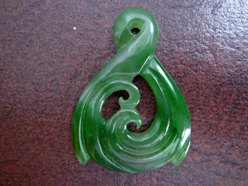 Nephrit Jade Spiral Twist Anhänger. S20 von Eximha