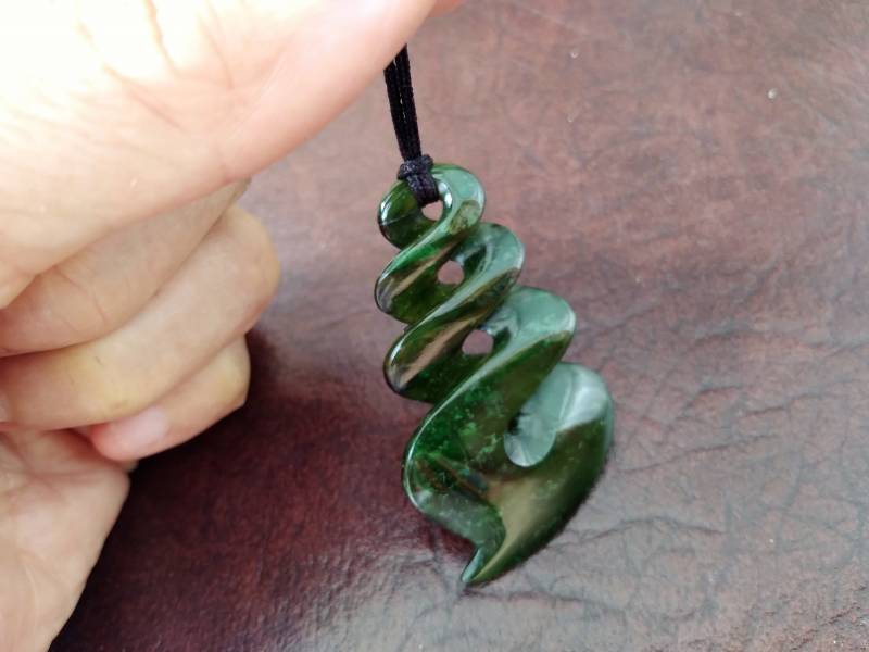 Nephrit Jade Trinity Twist Anhänger. S368 Nephrit Jade Trinity Twist Anhänger. S368 von Eximha