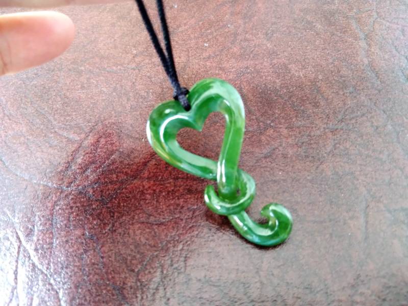 Nephrit Jade Twist Herz Anhänger. S426 Nephrit Jade Twist Herz Anhänger. S426 von Eximha