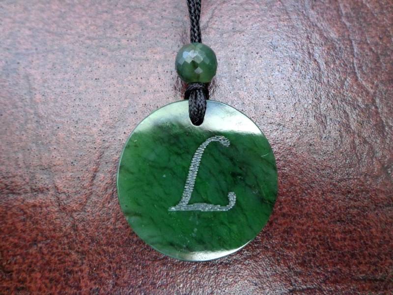 Nephrit-L-Hauptstadt-Anhänger Und Funkeln Glastiegel Runde Perle. S56 von Eximha