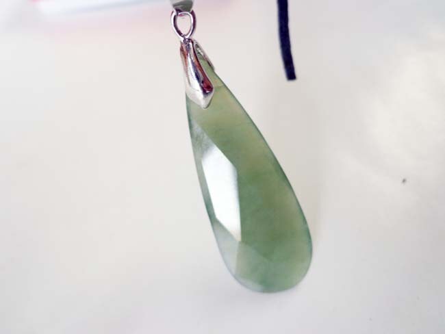 Nephrite Jade Facettierten Tropfen Anhänger. S325 von Eximha