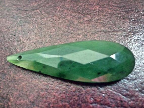 Nephrite Jade Facettierten Tropfen Anhänger. S326 von Eximha