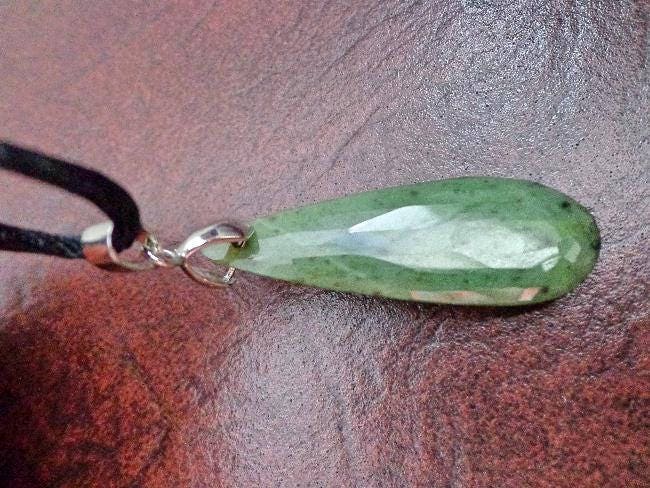 Nephrite Jade Tropfen Anhänger. S320 von Eximha