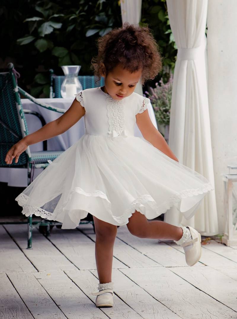 Kleid in Ecru Mit Kurzen Ärmeln Prinzessin Hochzeit Taufe Tüll Partykleid Blumenmädchenkleid Taufkleid von ExklusivFestmode