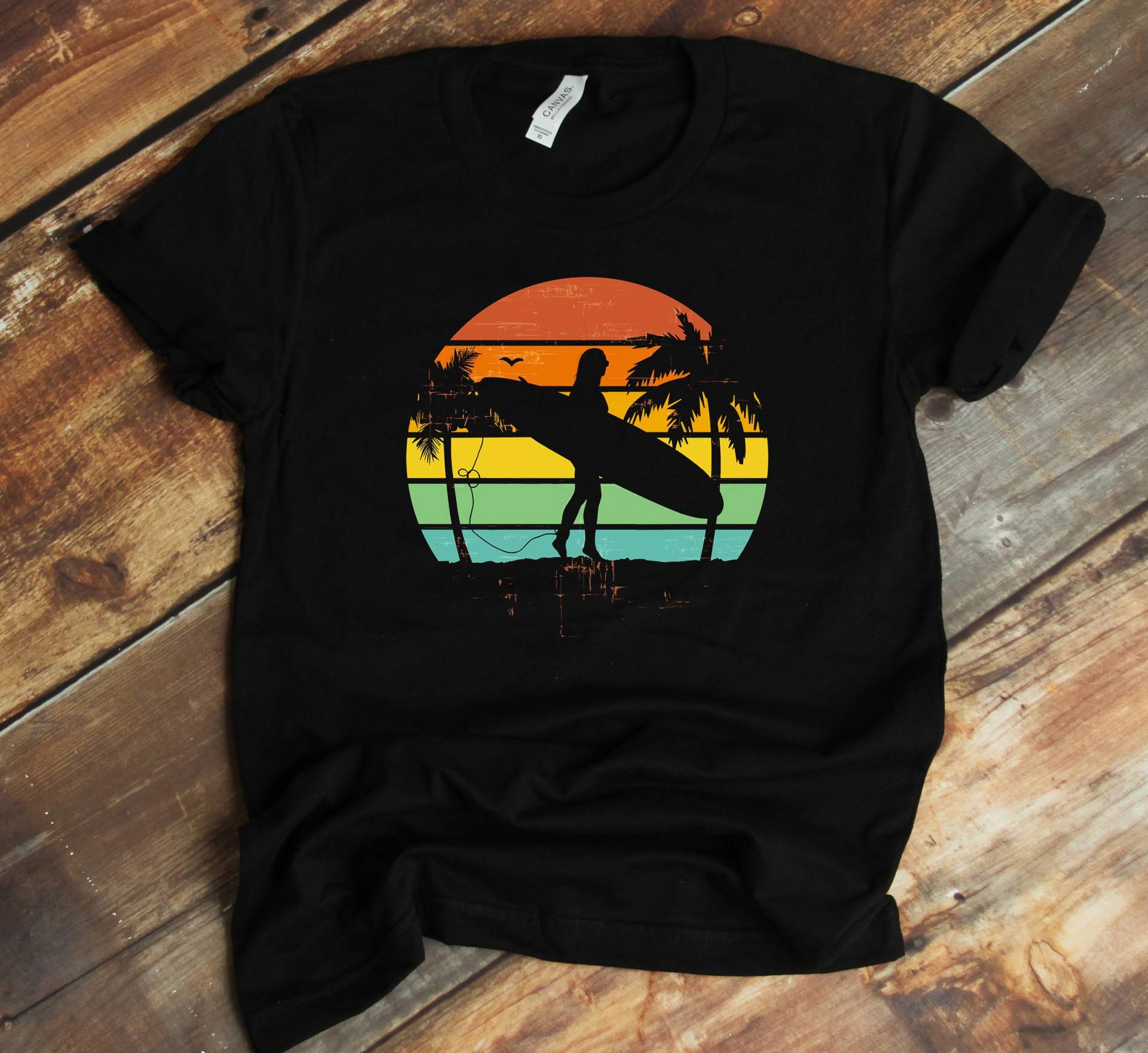 Surfing Girl T-Shirt - Surfer Surfbrett Shirt Strand Palmen Retro von ExocetMerch