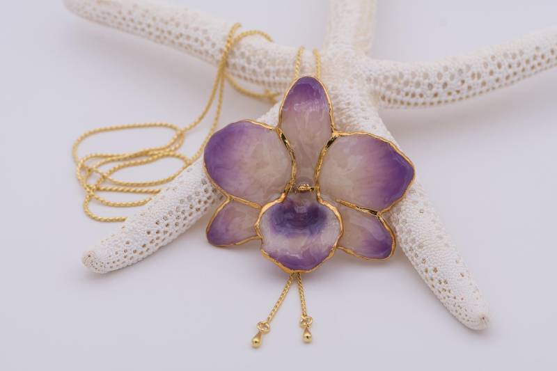 Echte Orchideen Halskette 22K Vergoldete Blütenränder Naturschmuck Geschenk Für Frauen Dendrobium Nobile in Harz von ExoticJewelryDE