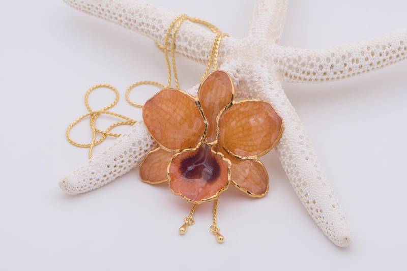 Echte Orchideenkette 22K Vergoldete Blumenränder Natürlicher Schmuck Geschenk Für Frauen Dendrobium Nobile in Harz von ExoticJewelryDE