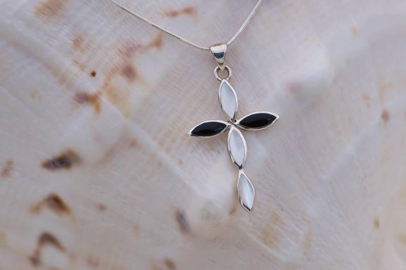 Halskette Mit Kreuz-Anhänger Aus 925Er Sterlingsilber Und Perlmutt. Mehrfarbig Perlmuttweiß, Schwarz, Silber von ExoticJewelryDE