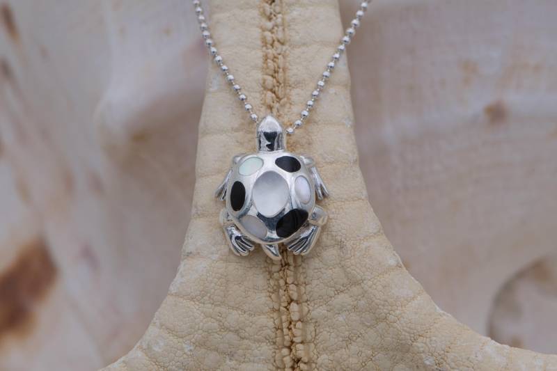 Halskette Mit Turtle Anhänger 925Er Sterlingsilber/Perlmutt in Schwarz-Perlweiß von ExoticJewelryDE