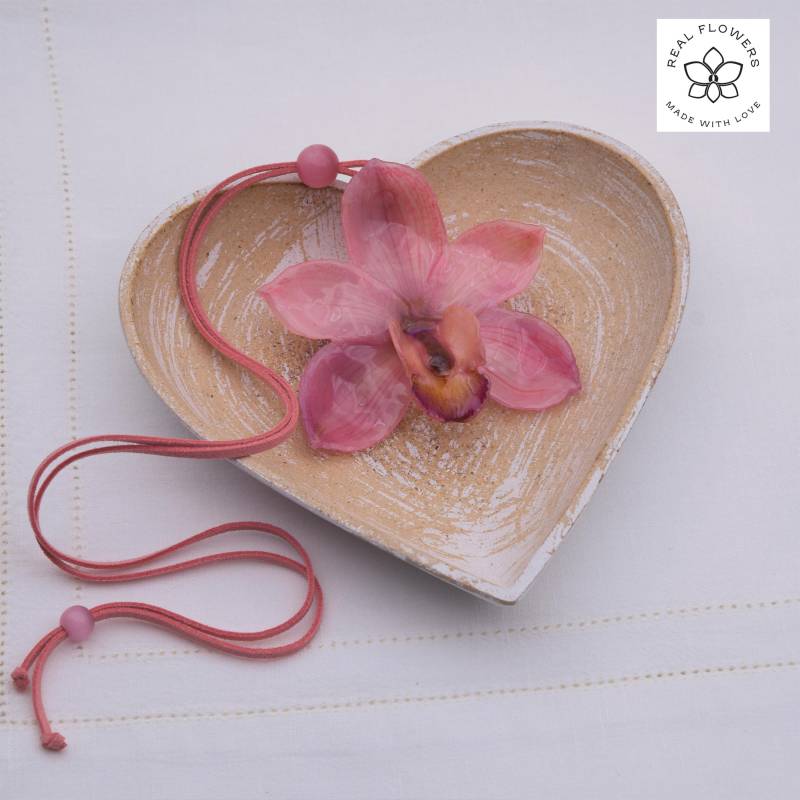 Orchideen Halskette - Echte Cymbidium Blüte Verstellbare Lederkette Mit Glasperlen Geschenk Für Frauen Handgemachter Schmuck von ExoticJewelryDE