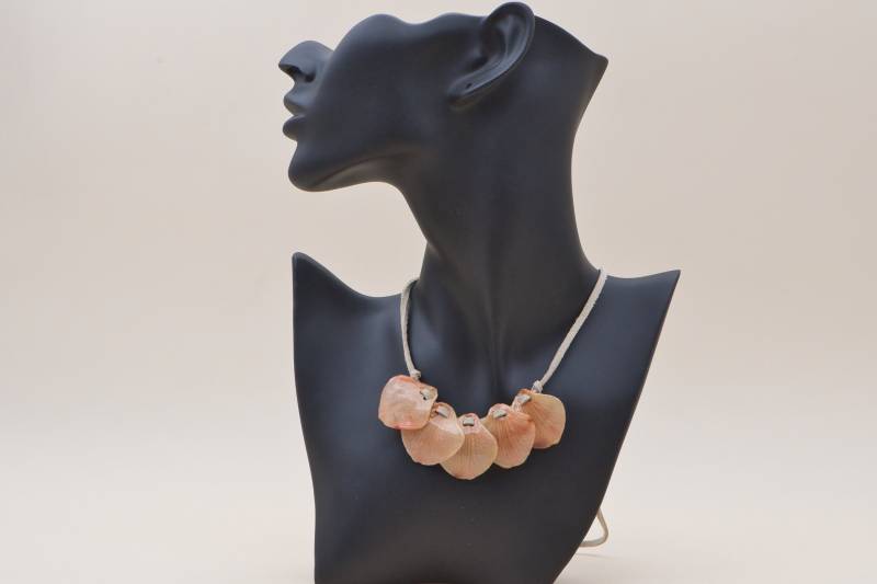 Orchideen-Halskette Mit Echten Orchideenblättern in Der Farbe Apricot. Genial Auch Als Geschenk Für Die Beste Frau, Freundin Oder Mutter von ExoticJewelryDE