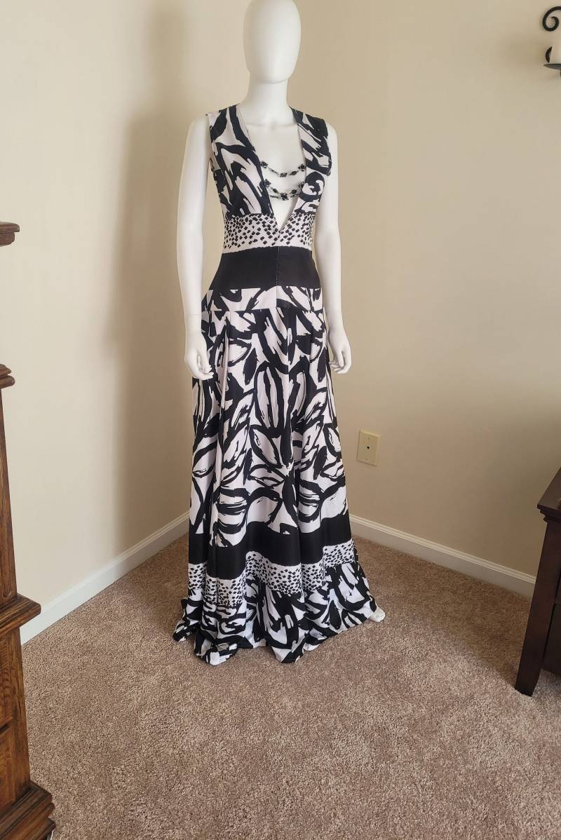 Bodenlänge Schwarz Weiß Kleid Bodenlänge Schwarz Weiß Kleid von ExoticRoseDesigns