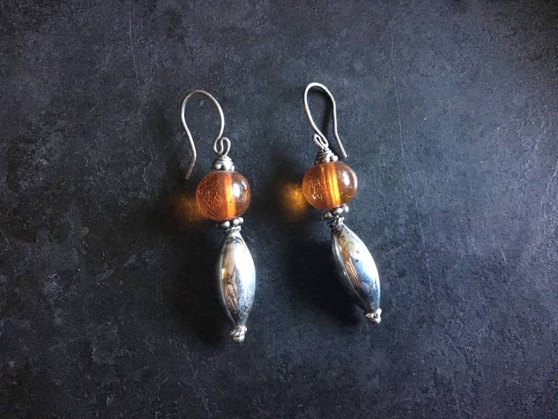 Bernstein Ohrringe, Einfache Tropfen Antike Und Sterling Silber Bali Bernstein Ohrringe, Einfache Tropfen Antike Und Sterling Silber Bali von Expatrician
