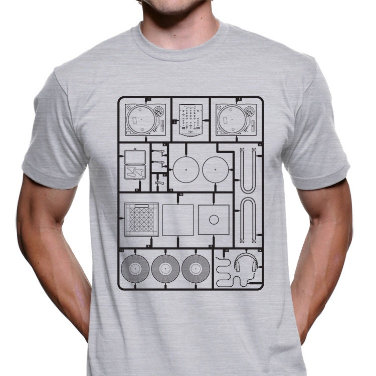 Montage Erforderlich Dj-Setup Grafik T-Shirt von ExplodedDesigns