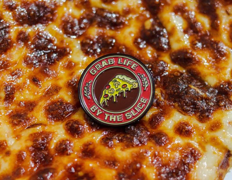 Schnapp Das Leben Am Stück Pizza Pin Rot | Pizzaliebhaber Peperoni Scheibe Gemüse-Pizza Pfanne Kruste Dünne Käseliebhaber von ExpressYoSelfCo