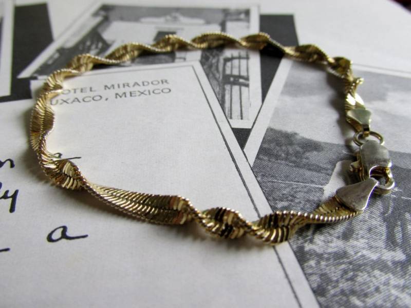 Vintage Gold Tone Twisted Serpentine Armband Vintage Gold Tone Twisted Serpentine Armband von ExquisitelyBridal