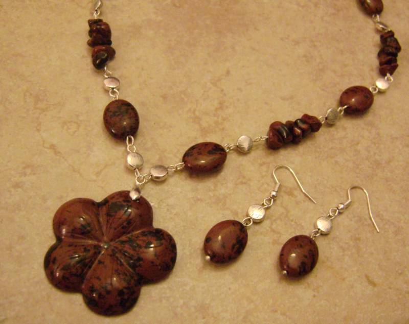 Brecciated Jaspis Stein Perlen Anhänger Halskette Und Ohrring-Set von ExternalDesigns