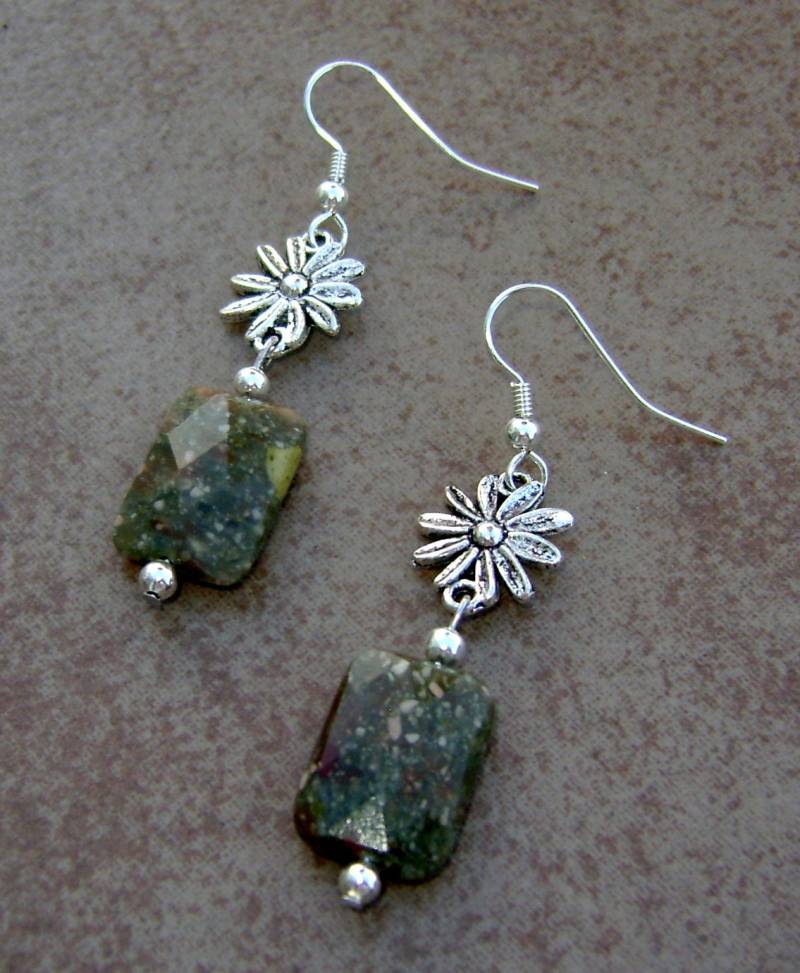 China Unakit Stein & Blume Perlen Silber Ohrringe von ExternalDesigns