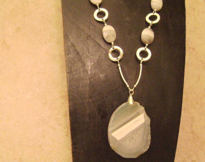 Gebänderter Achat Stein Quarz Anhänger Facettierten Perlen Collier-Ohrring-Set von ExternalDesigns