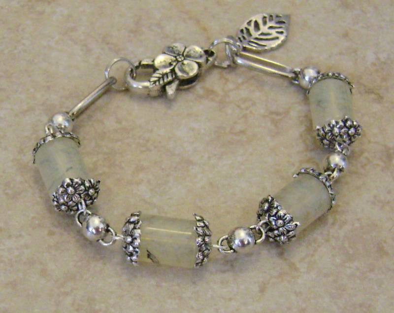 Gelber Prehnit Stein Perlen Armband in Silber Blume von ExternalDesigns