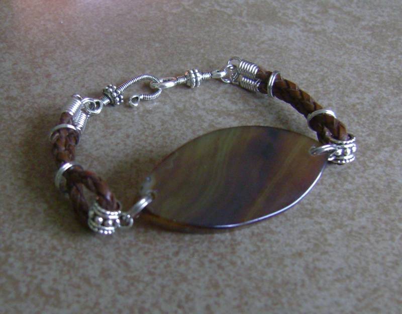 Männer in Scheiben, Gebänderter Achat Stein Und Leder-Anhänger-Armband von ExternalDesigns