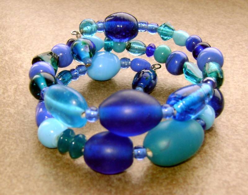 Stainless Steel Blue Glas Perlen Armband Manschette von ExternalDesigns