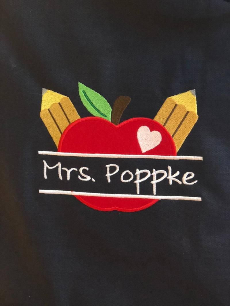Große, Wiederverwendbare Bestickte Canvas Lehrertasche in Schwarz Große, Wiederverwendbare Bestickte Canvas Lehrertasche in Schwarz von ExtraTouchGifts