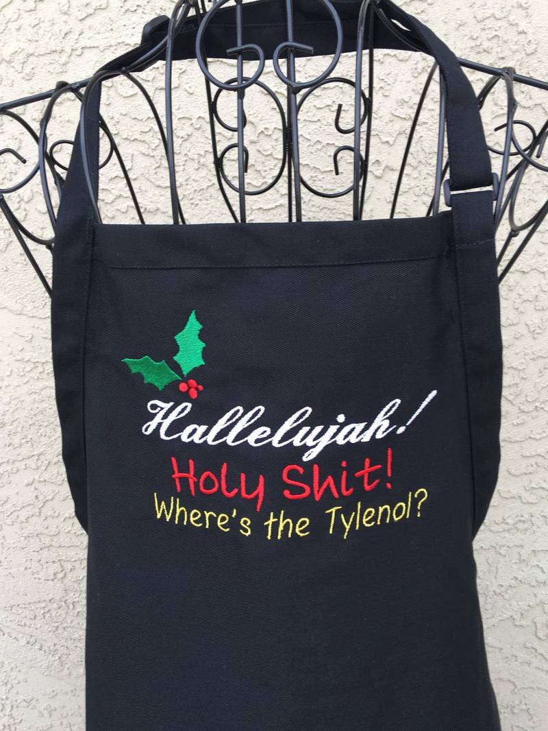 Weihnachtliche Schürze Bestickt Mit Zitaten Aus Dem Film Weihnachtliche Schürze Bestickt Mit Zitaten Aus Dem Film von ExtraTouchGifts
